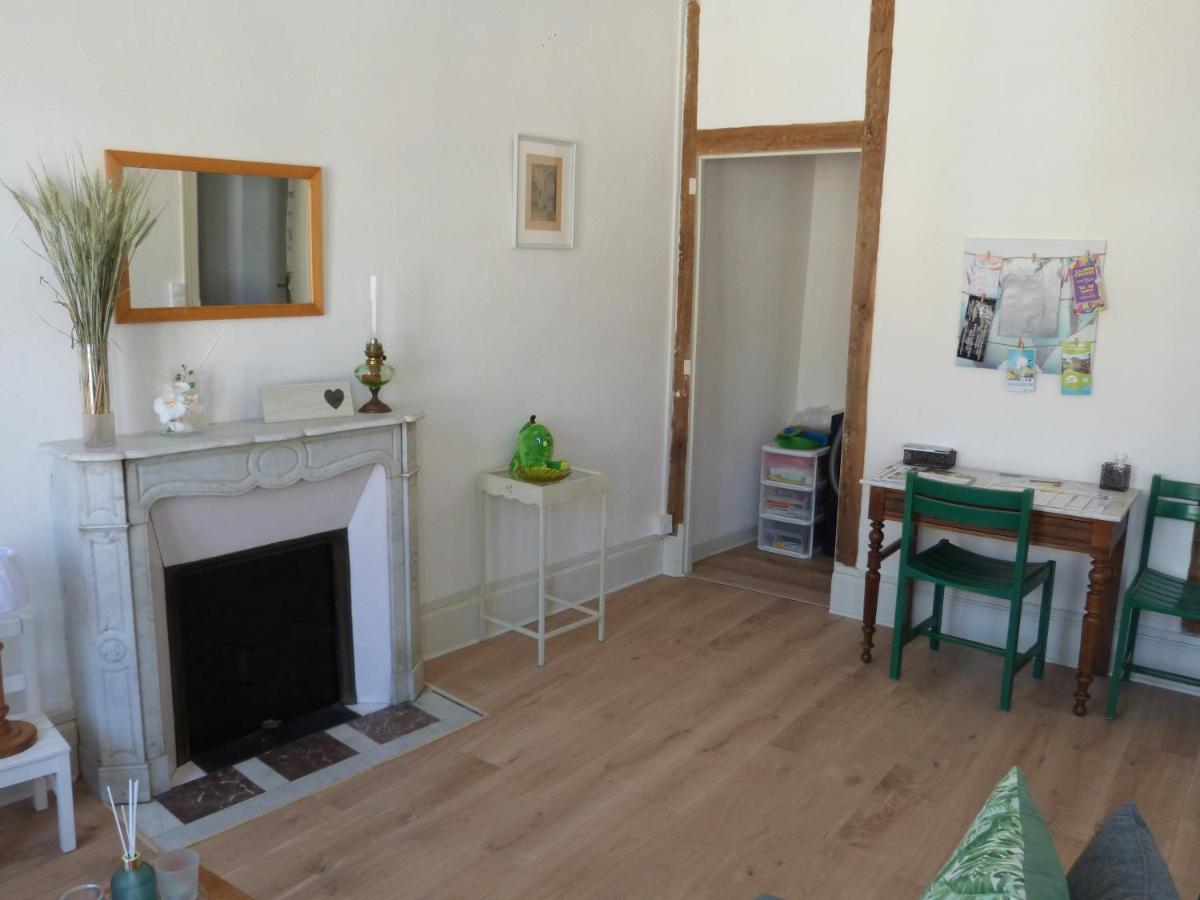 Le Compostelle Apartment Issoudun Luaran gambar